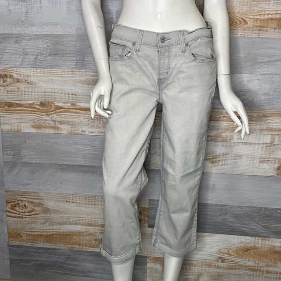 Levi's Denim - Levi jeans, cropped, light wash, stretchy 28